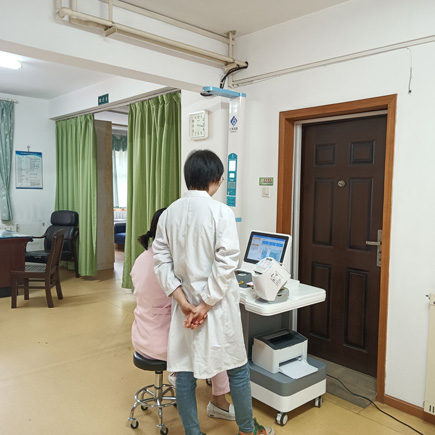 加强医养结合，，，，，湖北武汉市茶港医务室装机SH-T16健全幼屋一体机