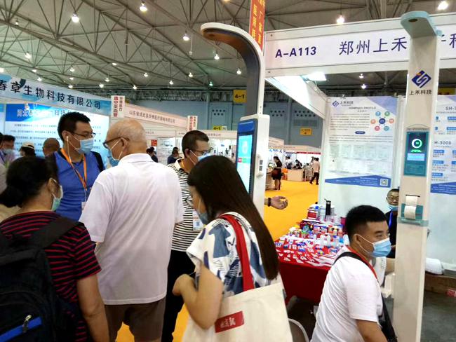 V20智能健全体检一体机展会现场